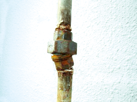 破裂 水道 修理 管 地中の水道管からの水漏れの修理費用はどれくらい？調査や修理の流れを紹介